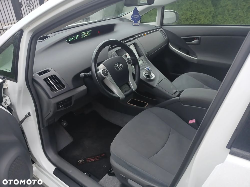 Toyota Prius (Hybrid) Executive - 22