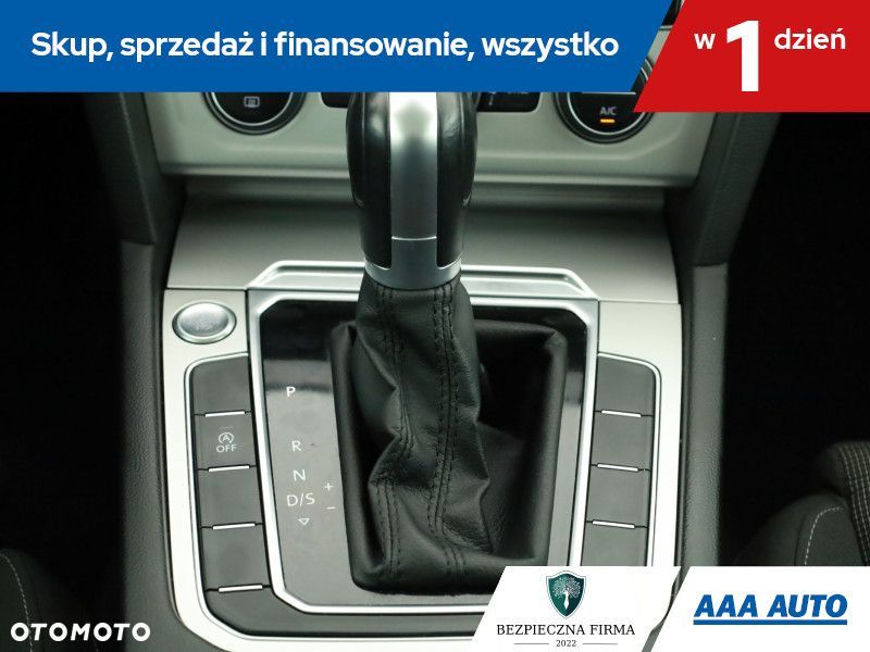 Volkswagen Passat - 17