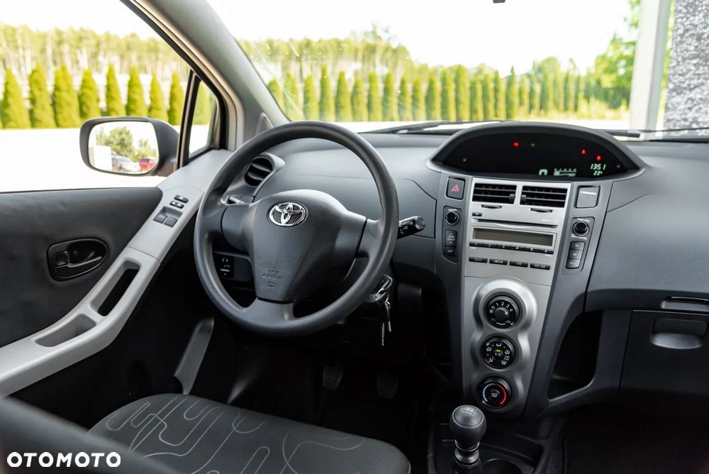 Toyota Yaris 1.33 VVT-i Executive - 25