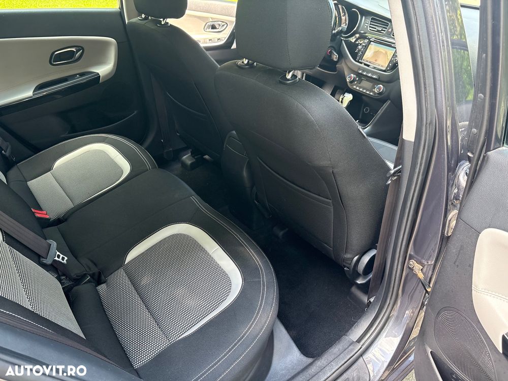 Kia Ceed - 12