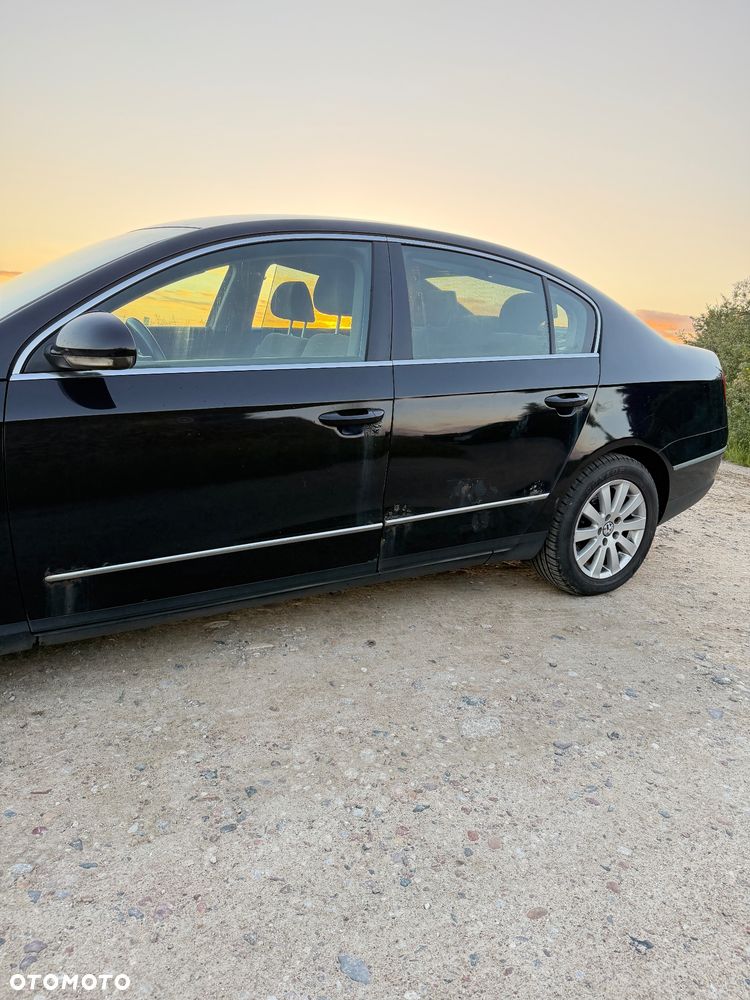 Volkswagen Passat 2.0 TDI DPF Comfortline - 24