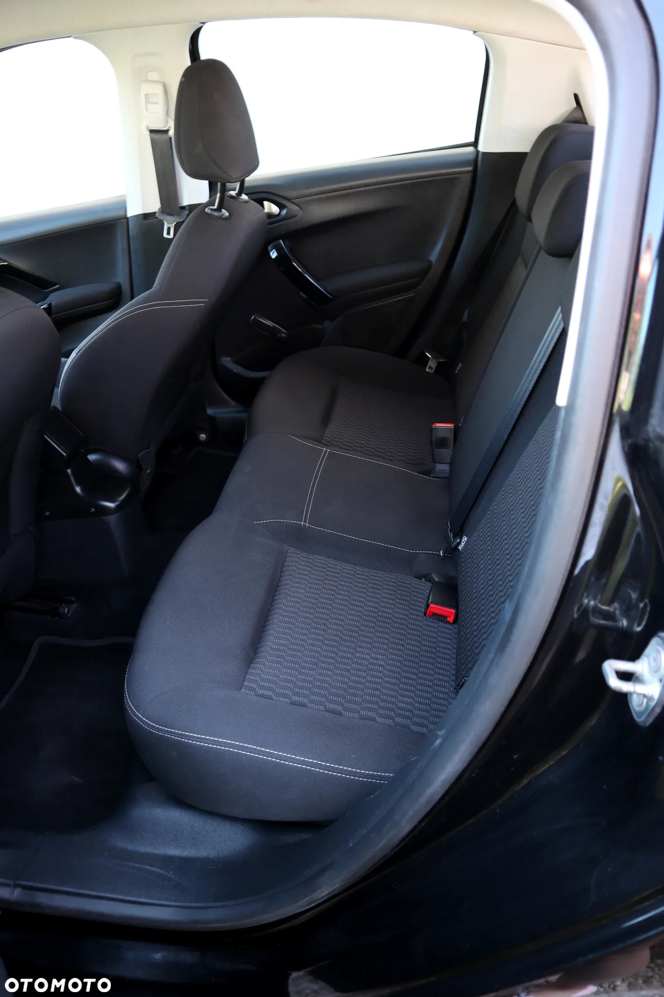 Peugeot 208 1.6 e-HDi Active STT - 12
