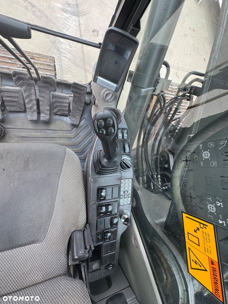 Volvo EC 240 CNL - 27