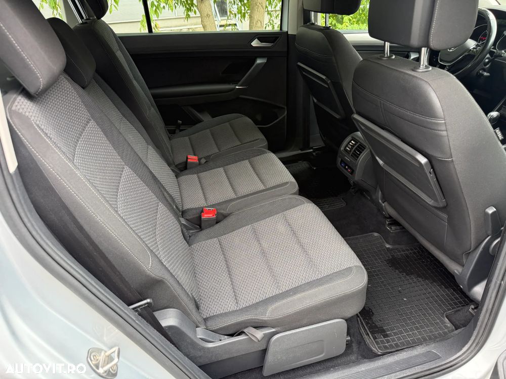 Volkswagen Touran - 8