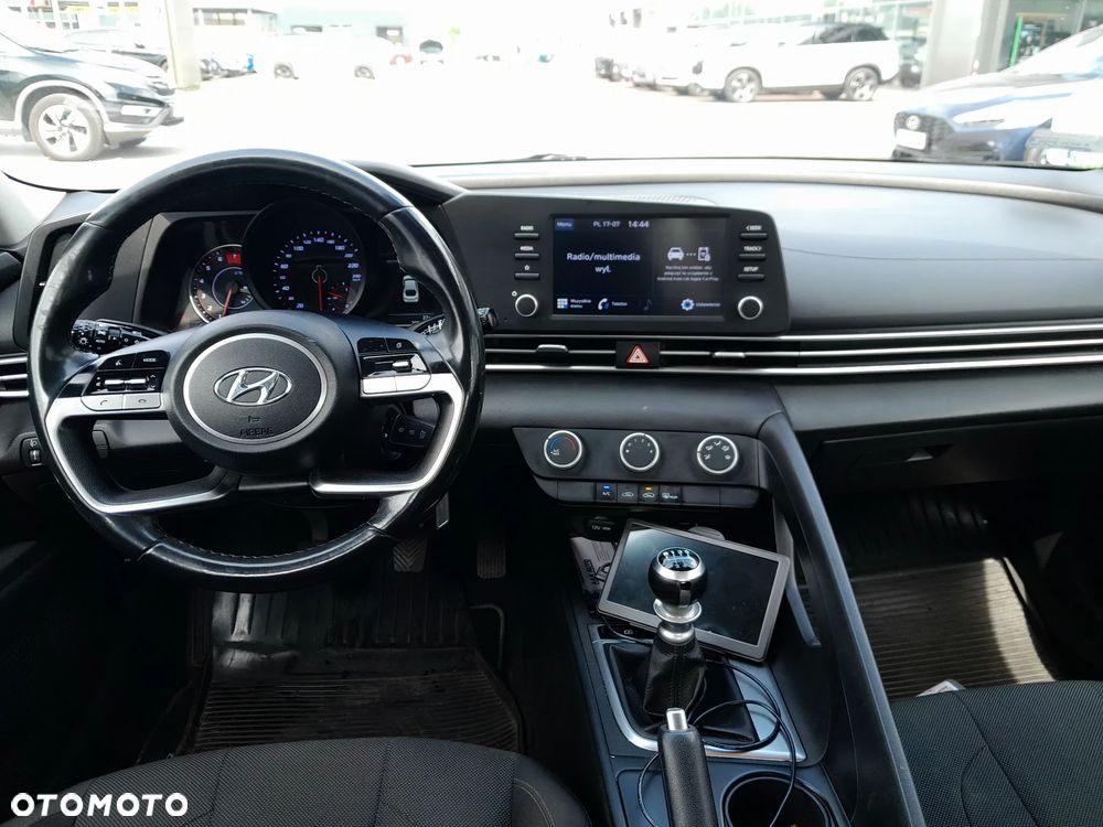 Hyundai Elantra 1.6 Modern - 18