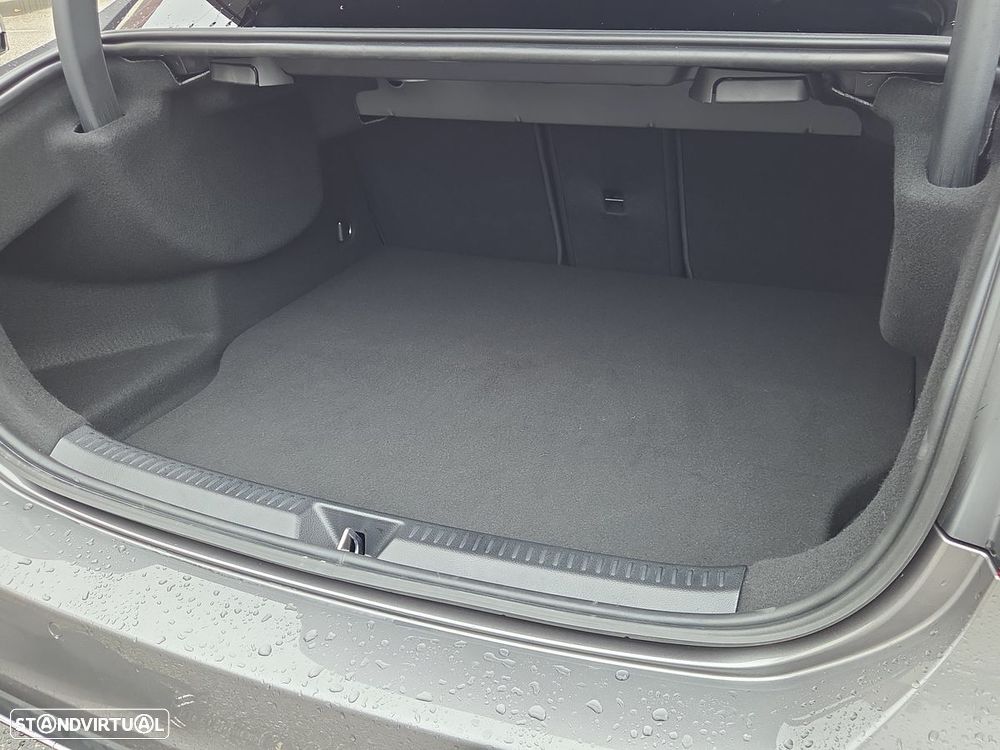 Mercedes-Benz A 250 Limousine e Progressive - 24