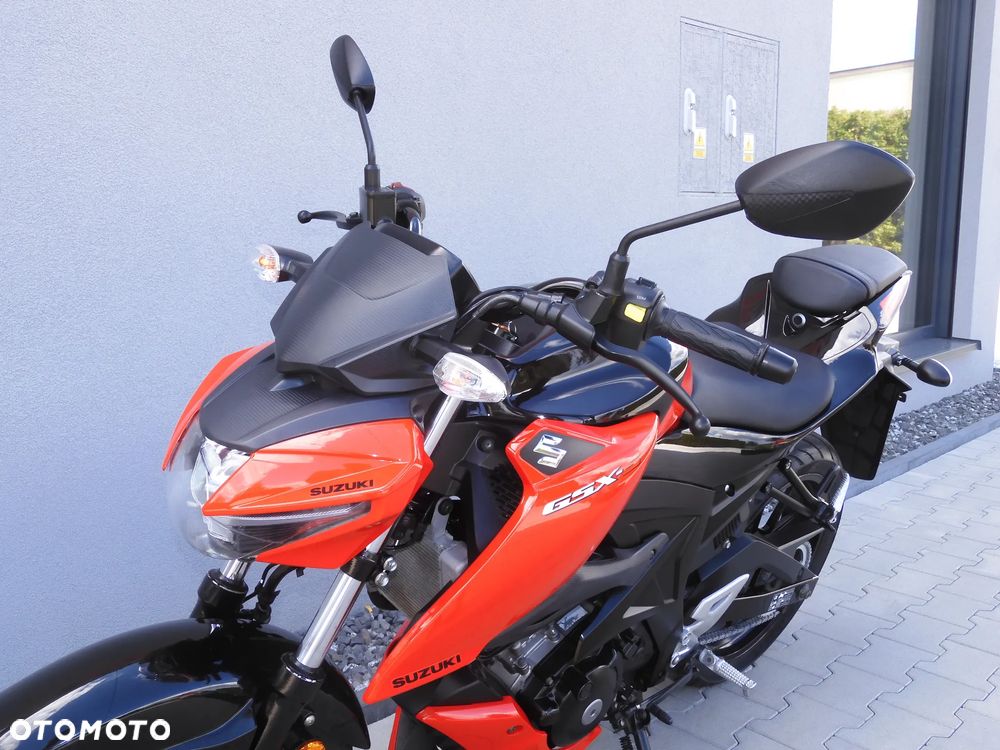 Suzuki GSX - 22