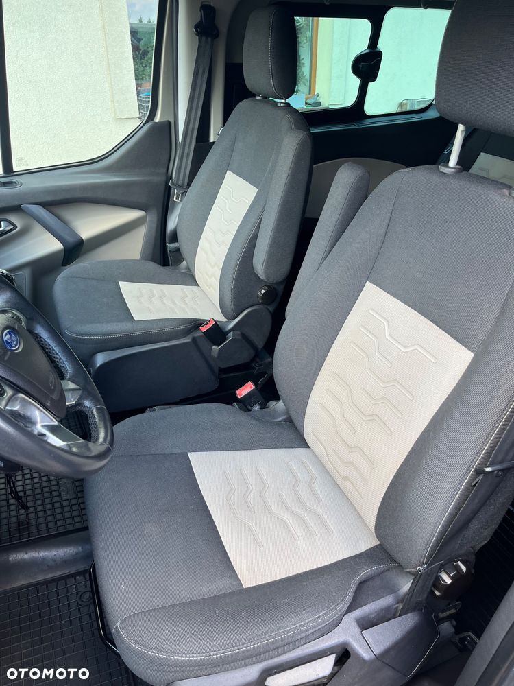 Ford Tourneo Custom - 18