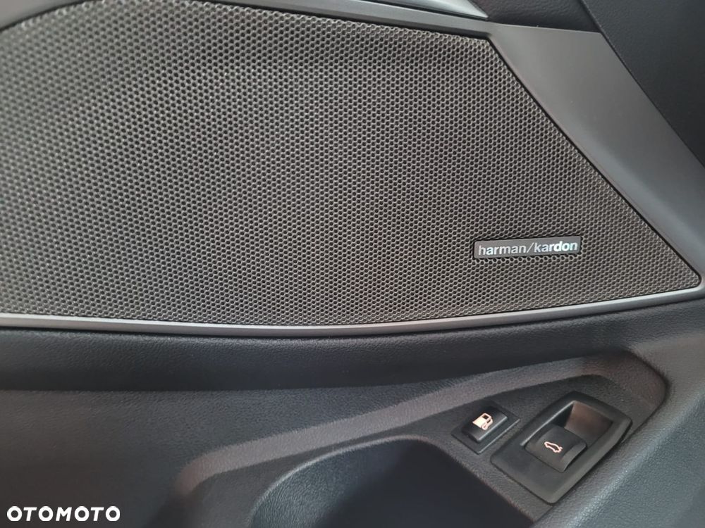 BMW Seria 3 330e - 18