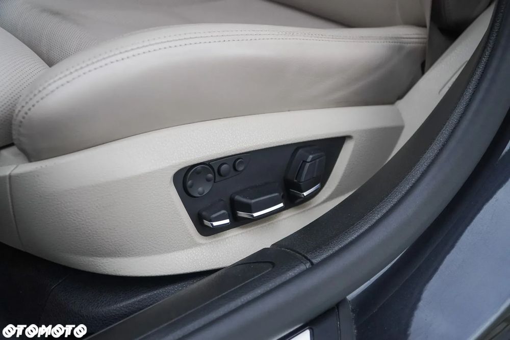 BMW Seria 7 750i L xDrive - 28