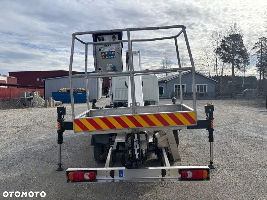 Nissan Cabster N400 - 4
