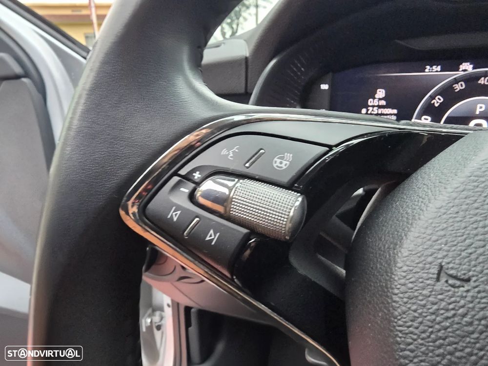 Skoda Kamiq 1.0 TSI Scoutline DSG - 27