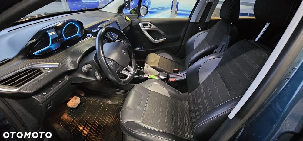 Peugeot 2008 1.2 Pure Tech GPF Allure S&S EAT6 - 20