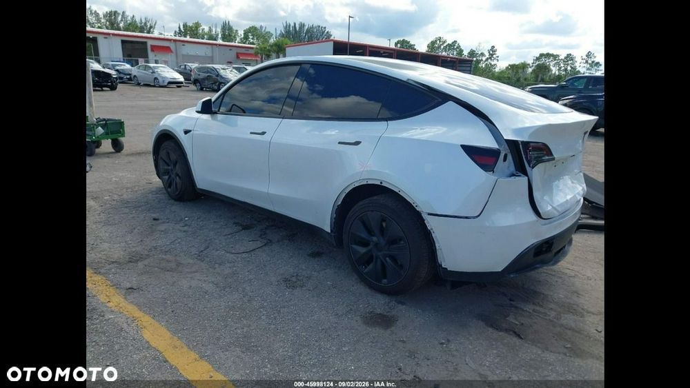 Tesla Model Y Long Range Dual Motor AWD - 5