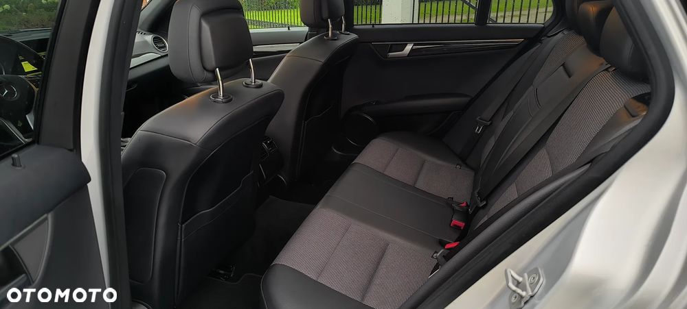 Mercedes-Benz Klasa C 220 CDI DPF Automatik Avantgarde - 12