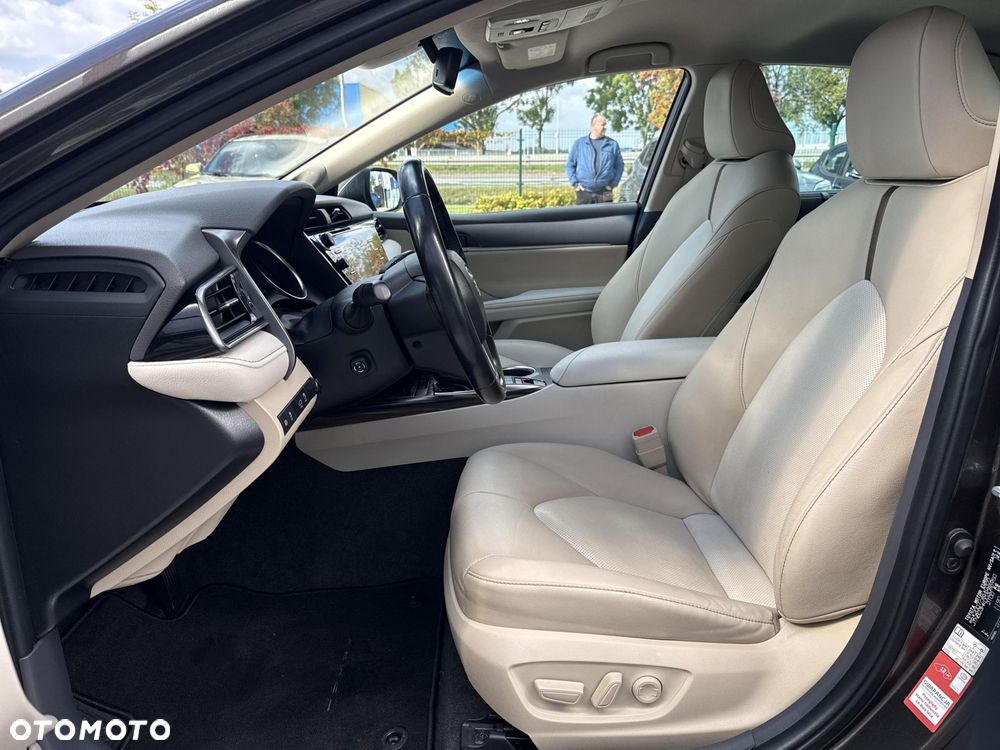 Toyota Camry 2.5 Hybrid Executive CVT - 15