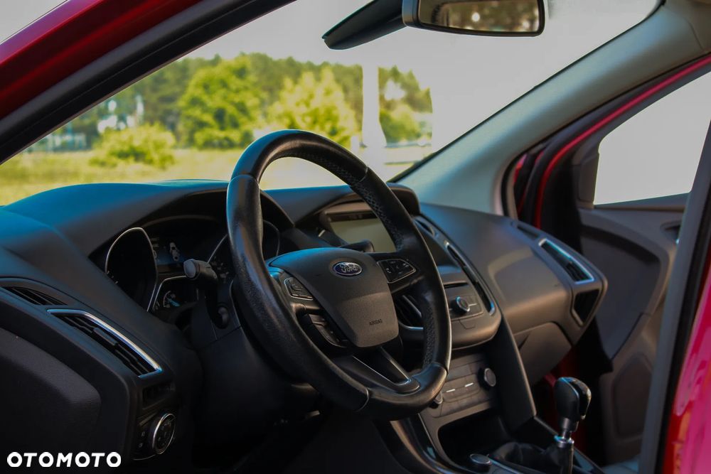 Ford Focus 1.5 EcoBlue Start-Stopp-System ST-LINE DESIGN - 28