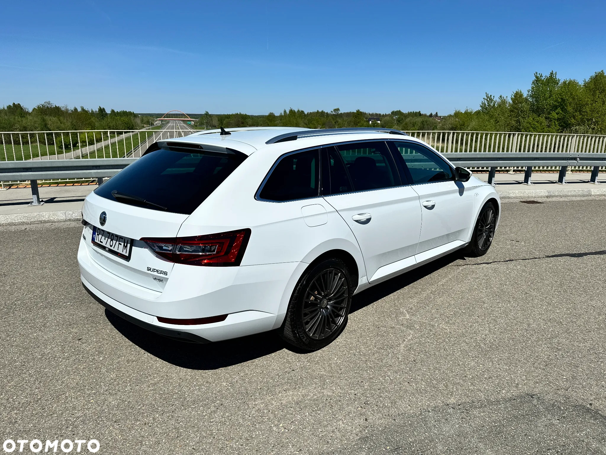 Skoda Superb 2.0 TDI 4x4 L&K DSG - 24