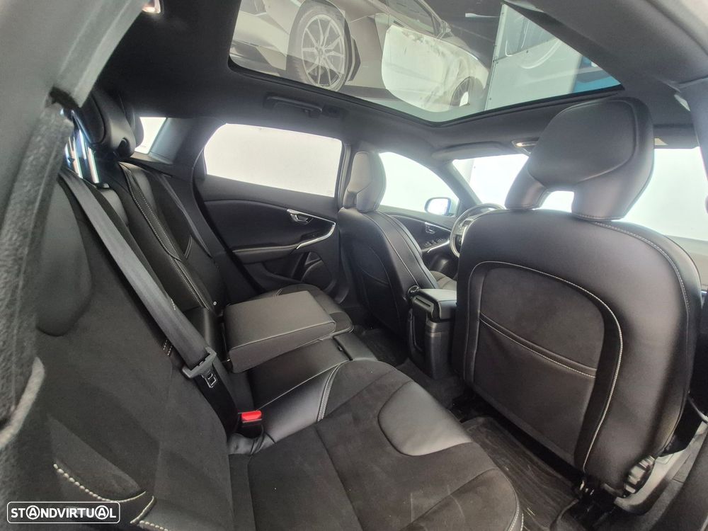 Volvo V40 2.0 D2 R-Design - 26