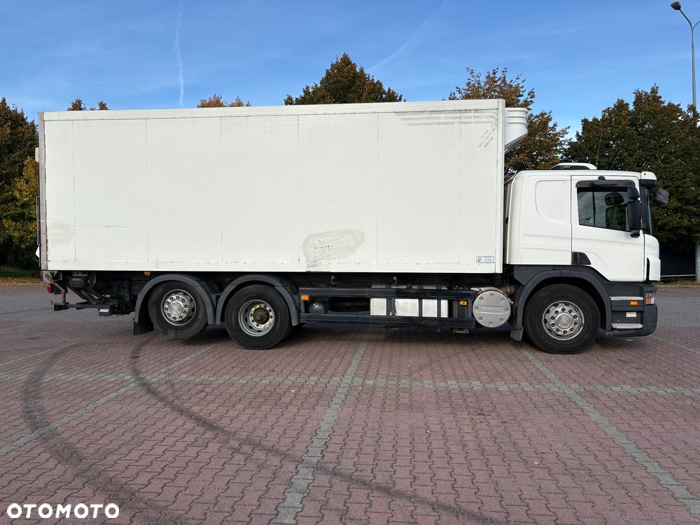 Scania P 380 chłodnia z windą - 4