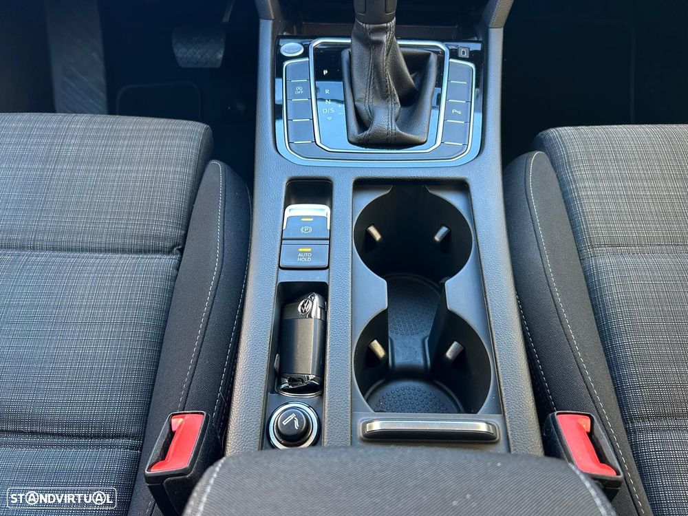 VW Passat Variant 2.0 TDi Business DSG - 26