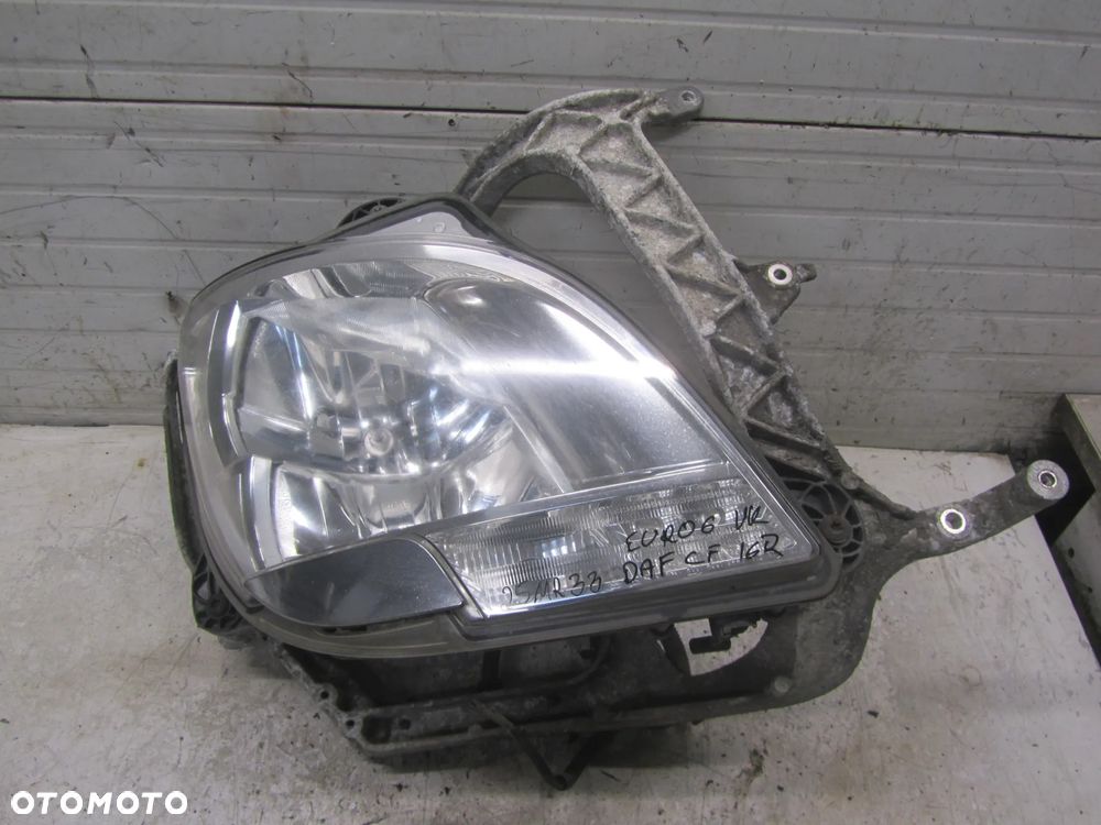 DAF CF 16r EURO 6 reflektor prawy przód UK wspornik okular