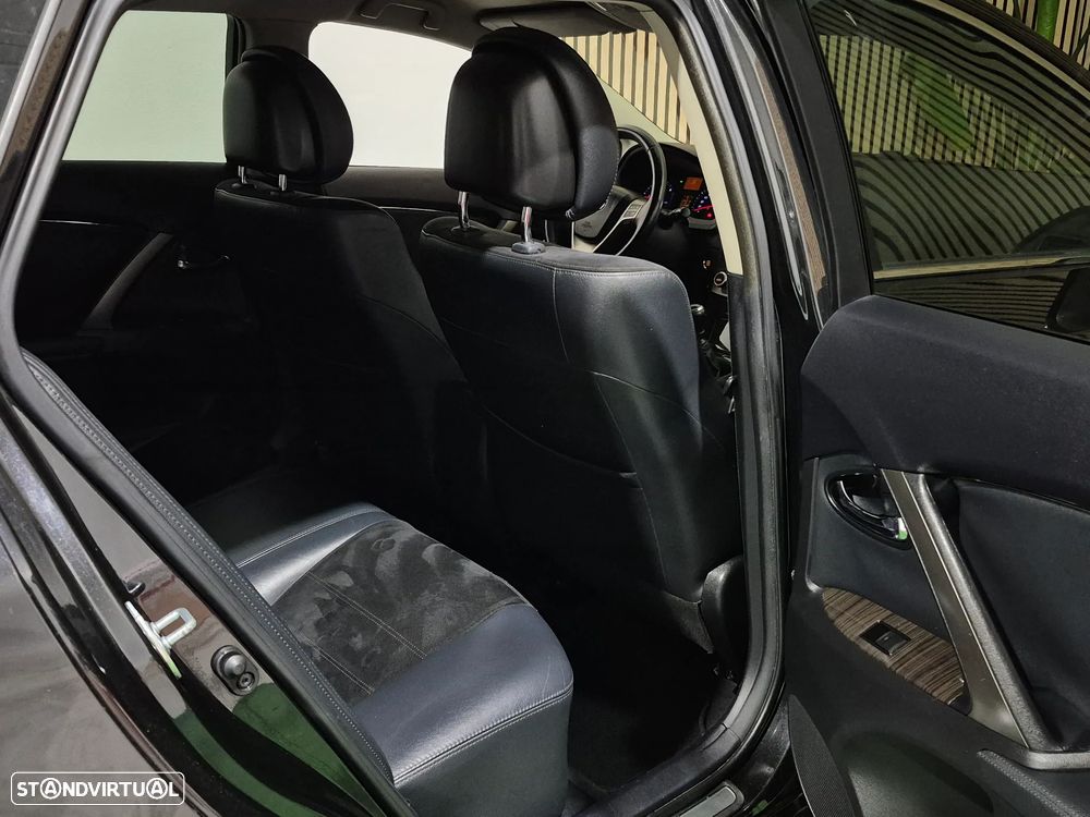 Toyota Avensis SW 2.0 D-4D Exclusive - 26