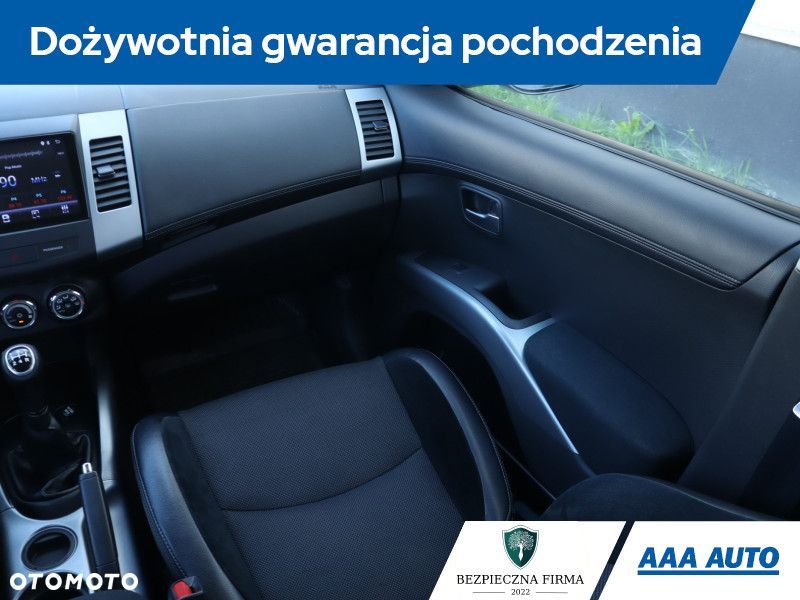 Mitsubishi Outlander - 10