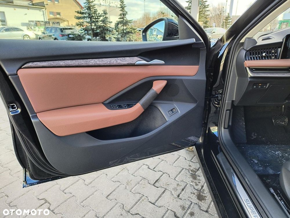 Skoda Superb 2.0 TDI SCR 4x4 L&K DSG - 10