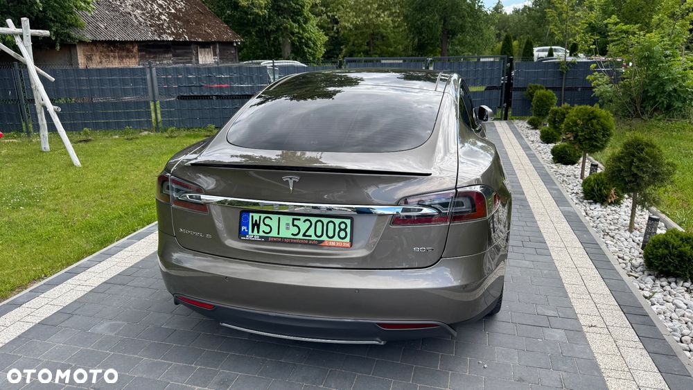 Tesla Model S 90 D - 18