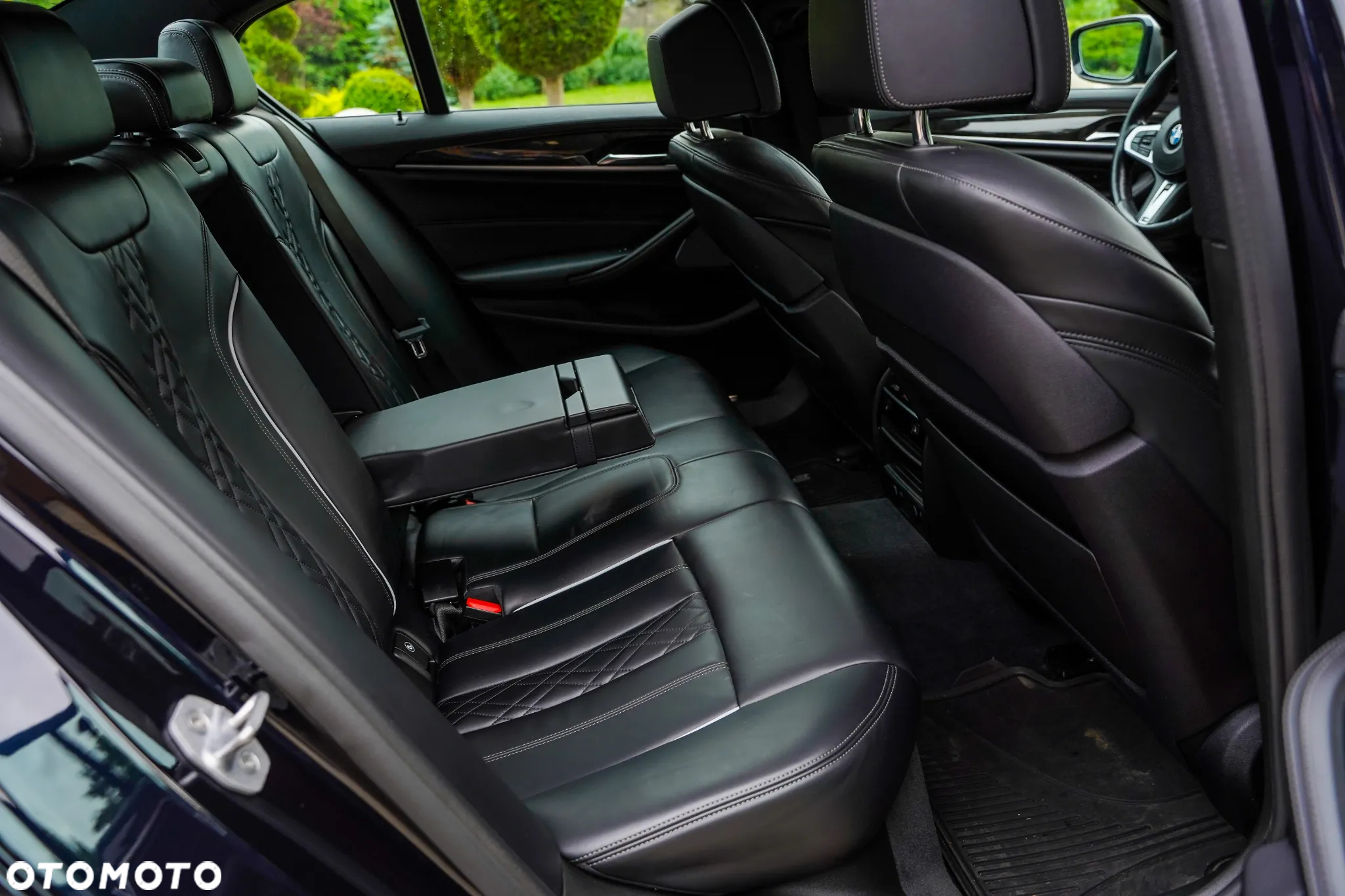 BMW Seria 5 M550i xDrive - 8
