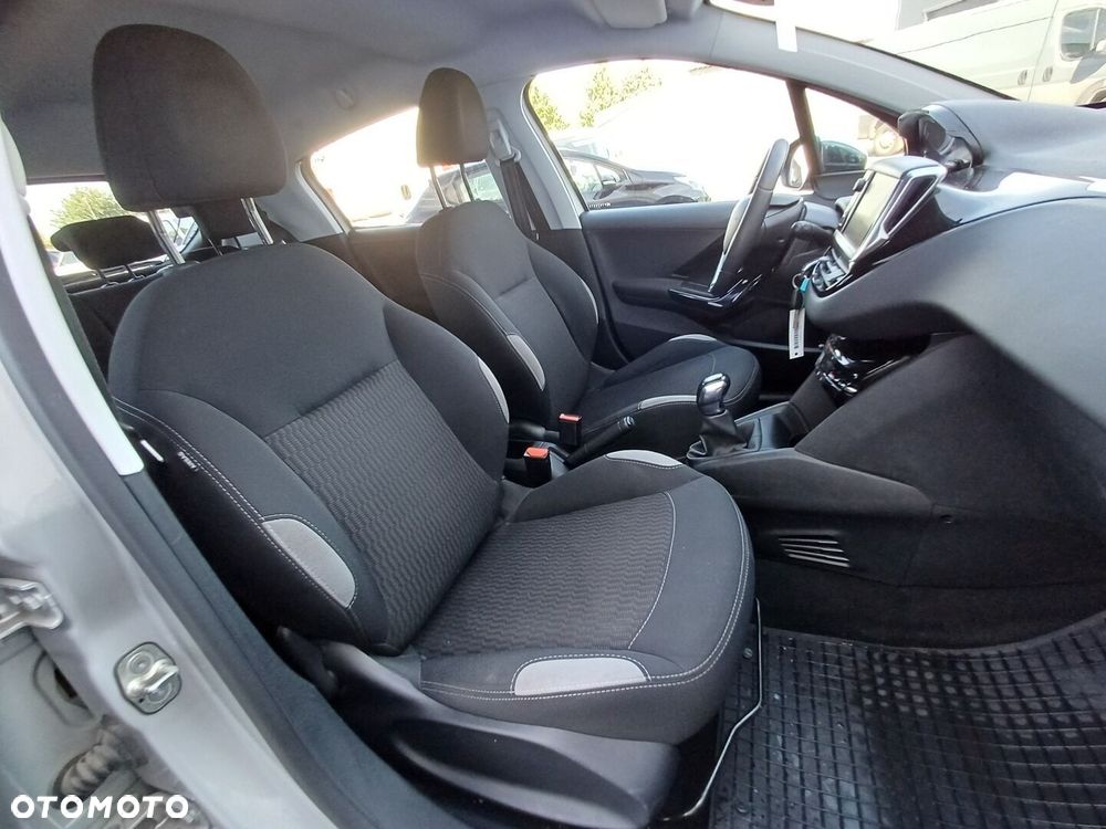 Peugeot 208 1.2 PureTech Style - 13
