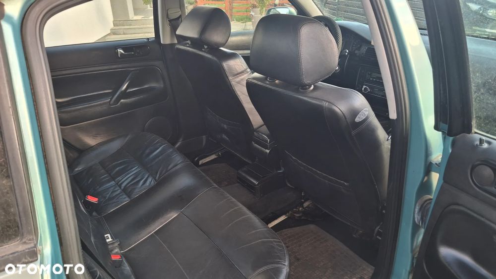 Volkswagen Passat 1.8 - 4