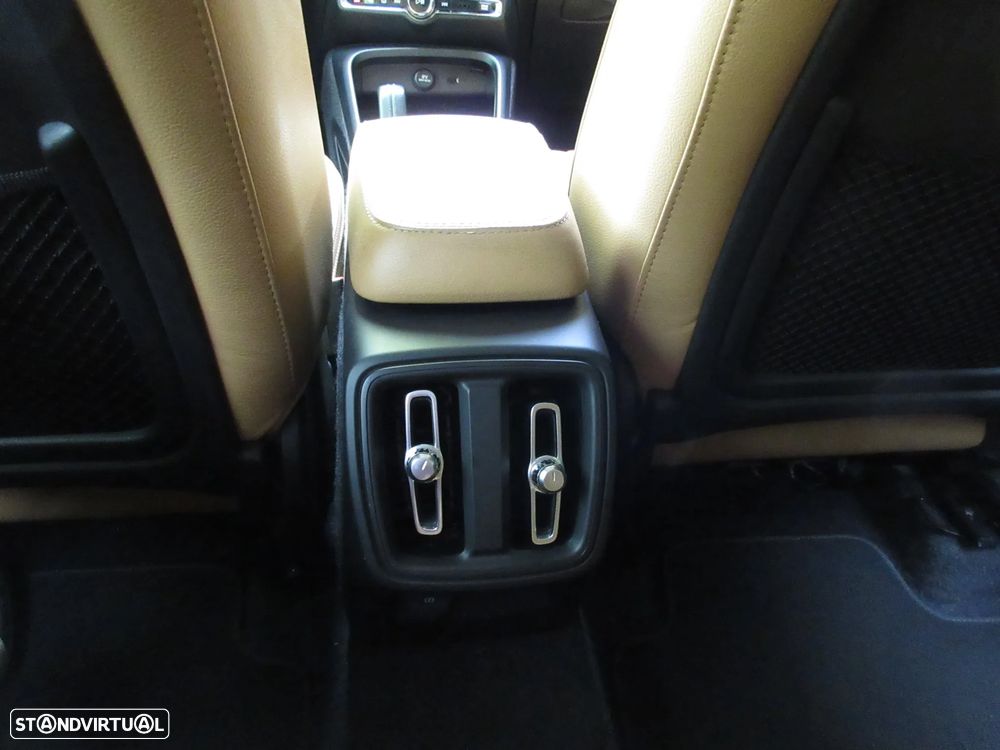 Volvo XC 40 2.0 D3 Momentum Plus Geartronic - 42