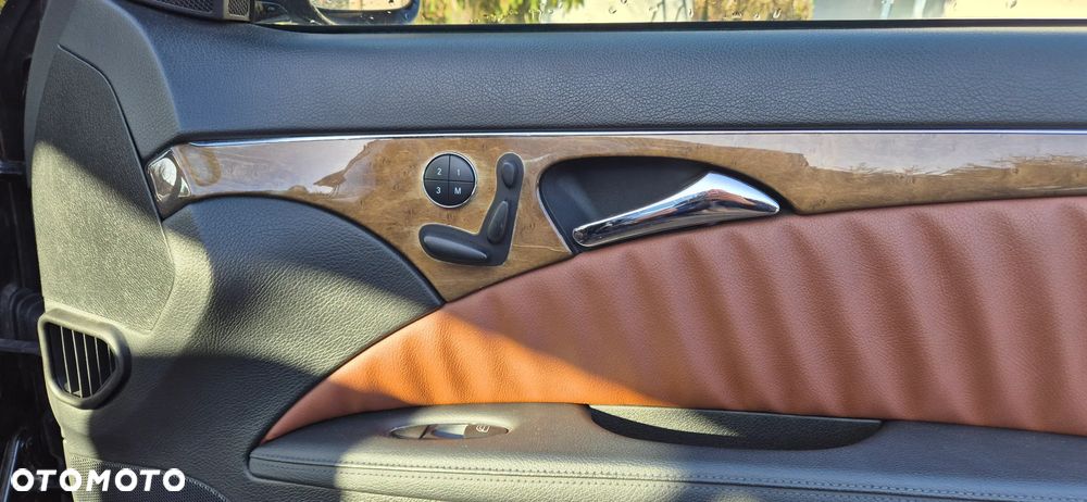 Mercedes-Benz Klasa E 320 CDI 4-Matic T Avantgarde - 31