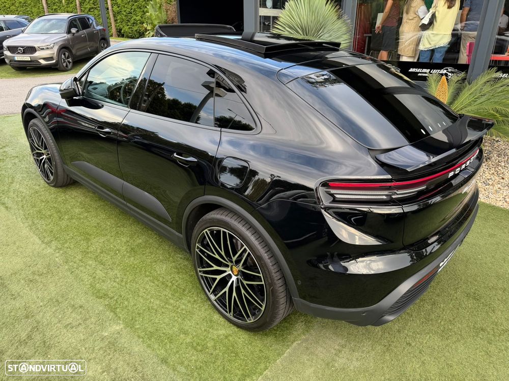 Porsche Macan Electric 4 - 17