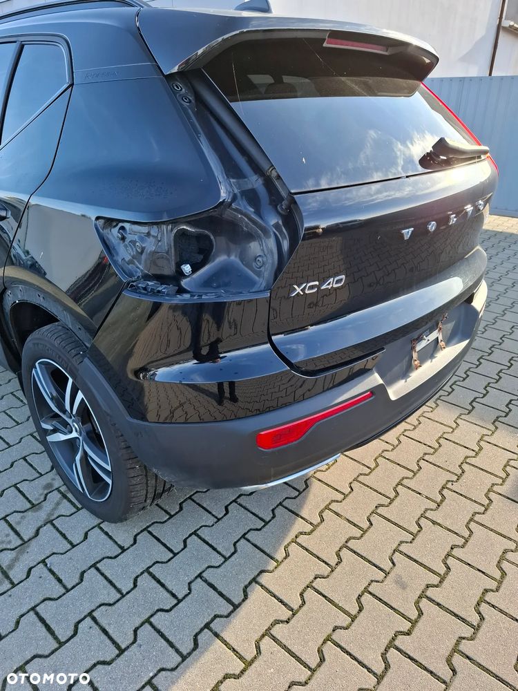 Volvo XC40 zderzak tyl kod lakieru 019 - 2