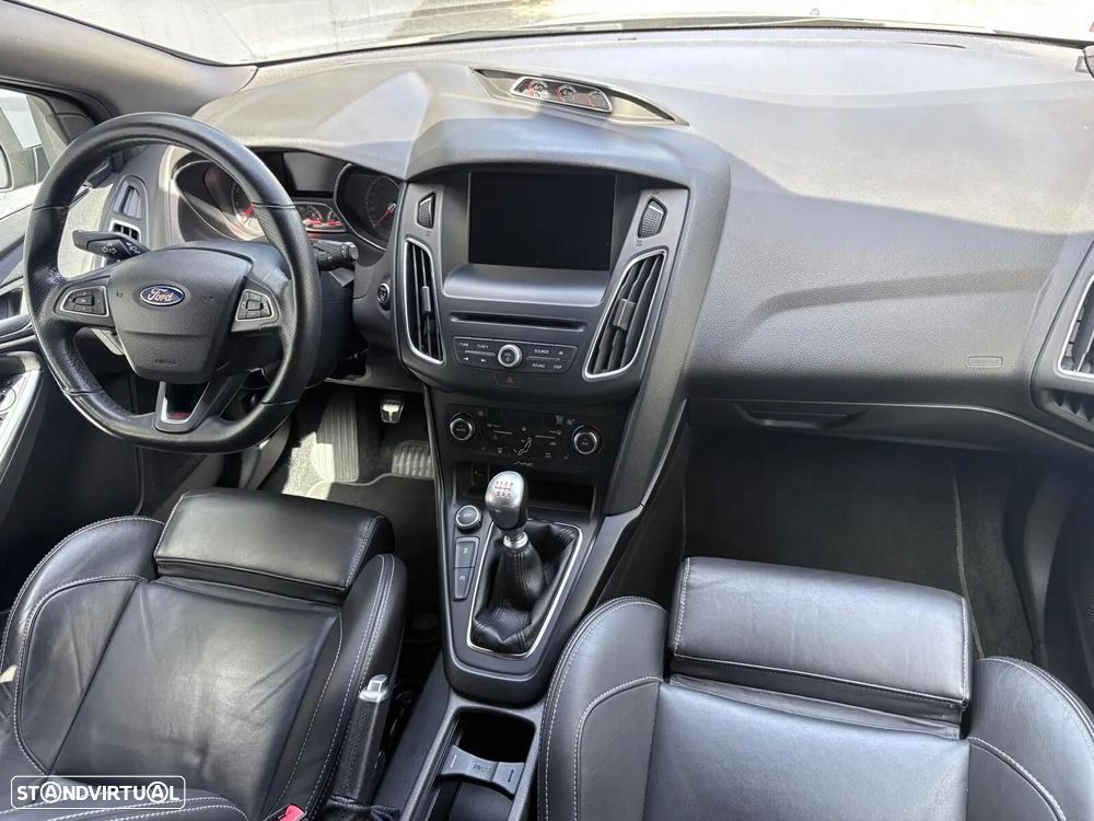 Ford Focus 2.0 EcoBoost ST c/ Pack Pele Desportiva - 31