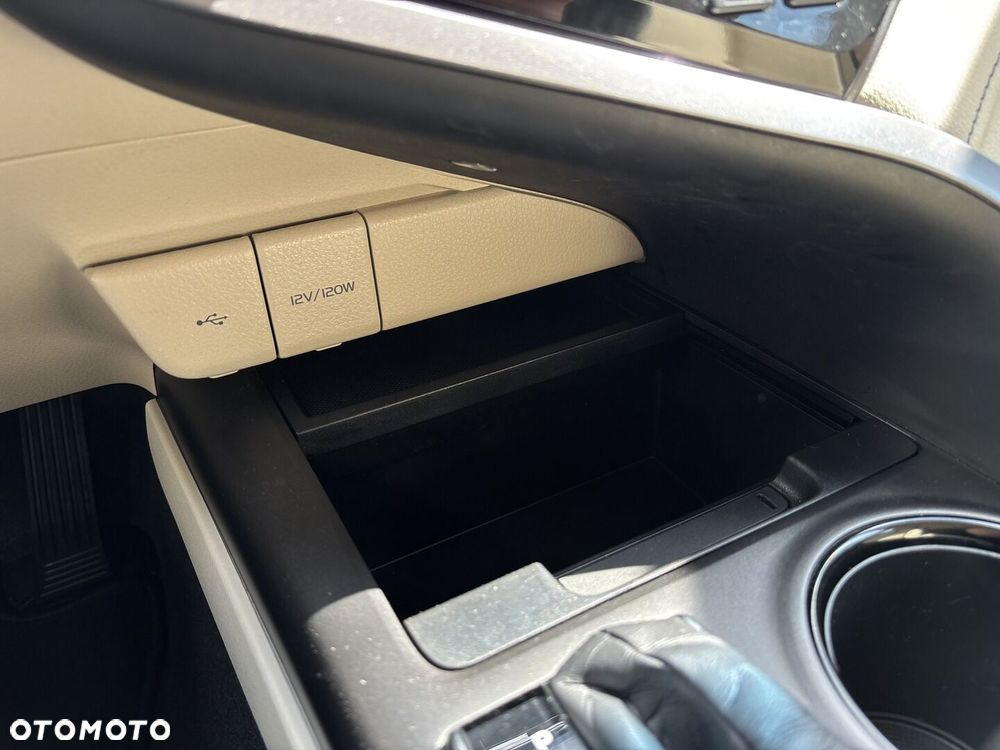 Toyota Camry 2.5 Hybrid Comfort CVT - 36