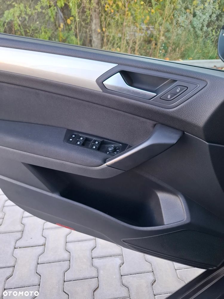 Volkswagen Touran - 10