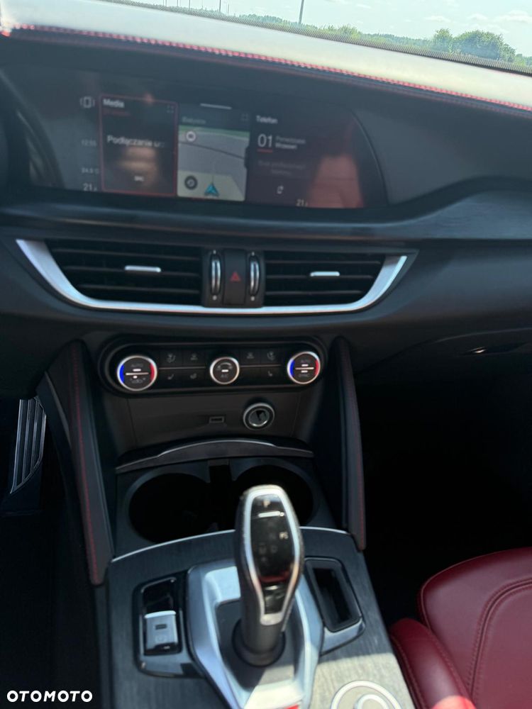 Alfa Romeo Stelvio 2.0 Turbo 16V AT8-Q4 Veloce - 10