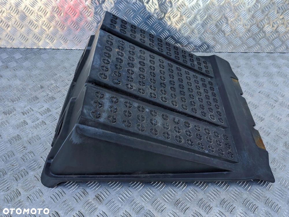 POKRYWA STOPNICA NA AKUMULATORY SCANIA NTG 2428035 - 2