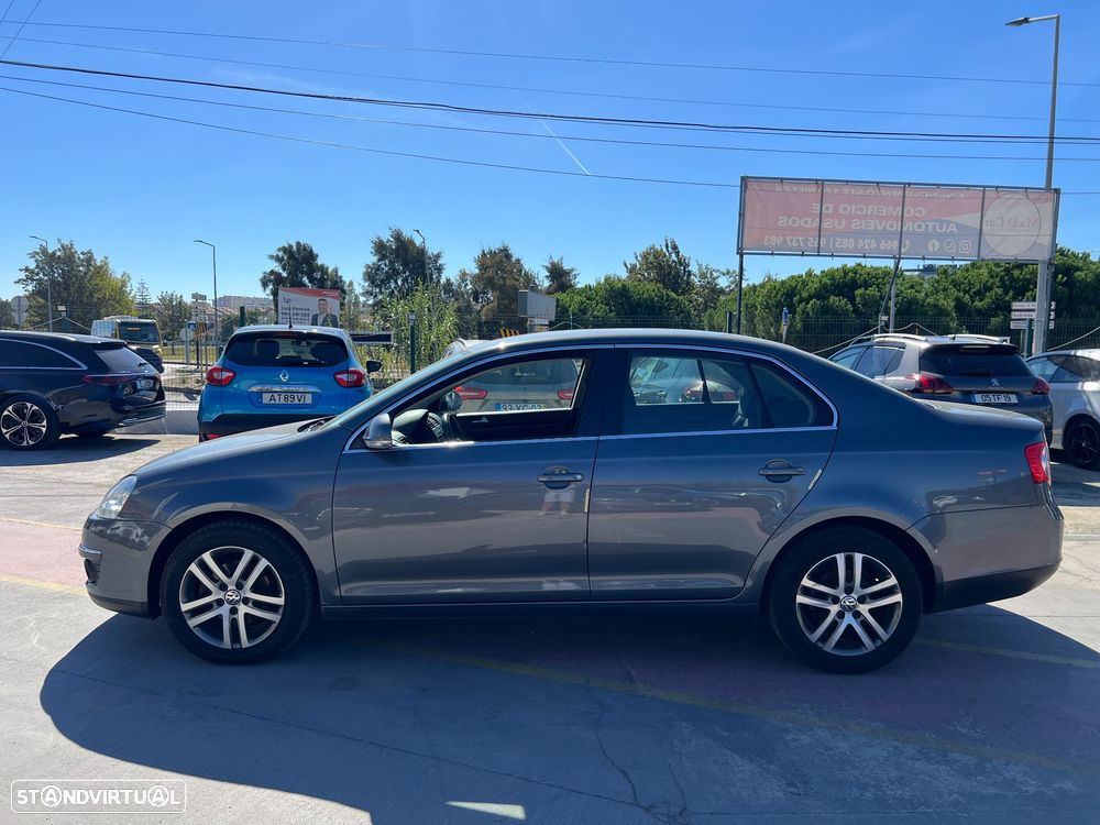 VW Jetta 1.6 TDi Confortline - 8
