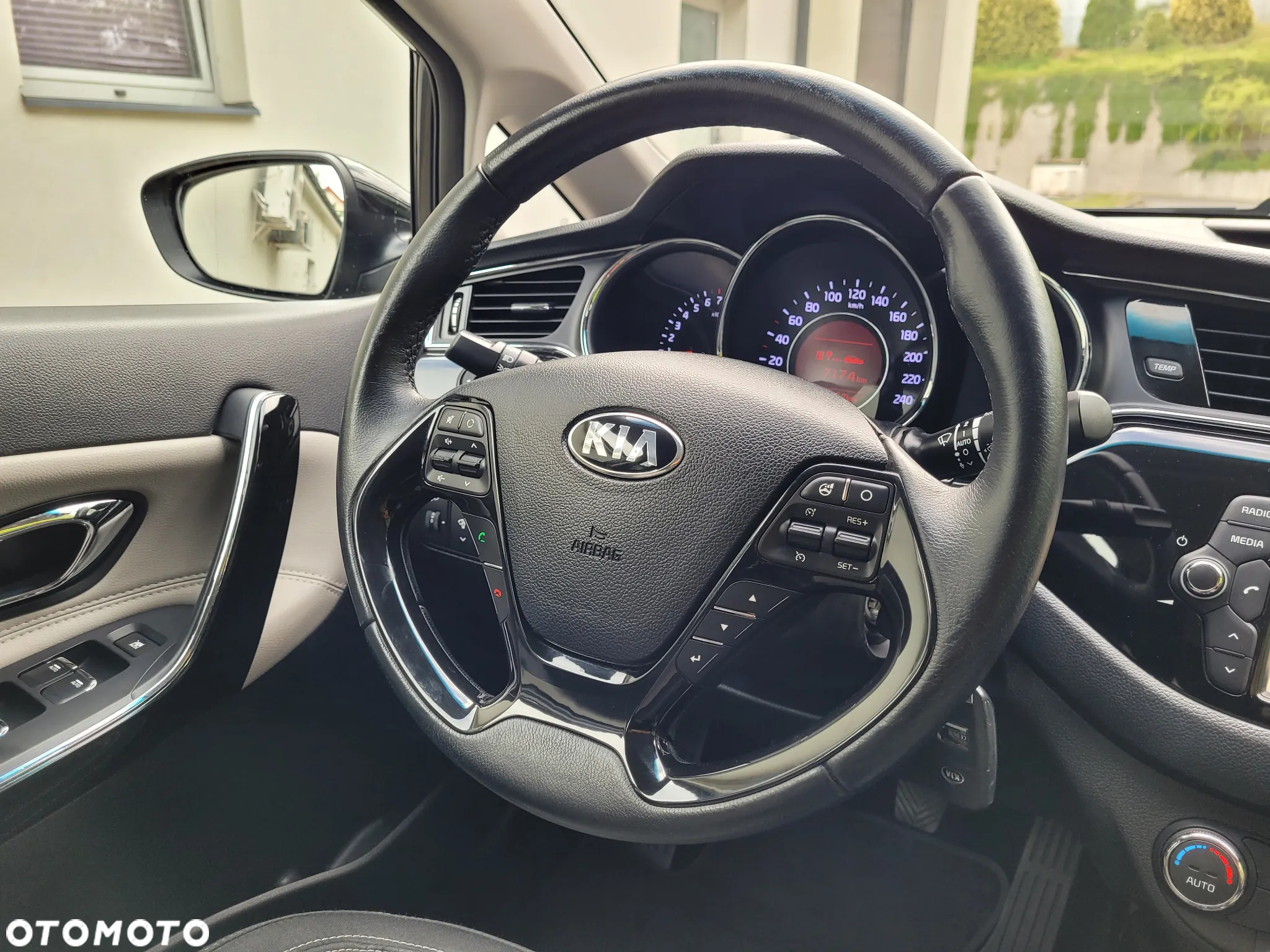 Kia Ceed 1.6 GDI SW Platinum Edition - 17