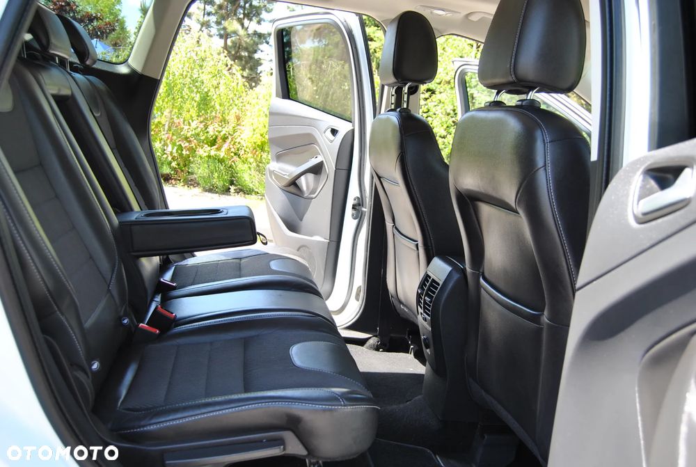 Ford Kuga 2.0 TDCi 2x4 Titanium - 27