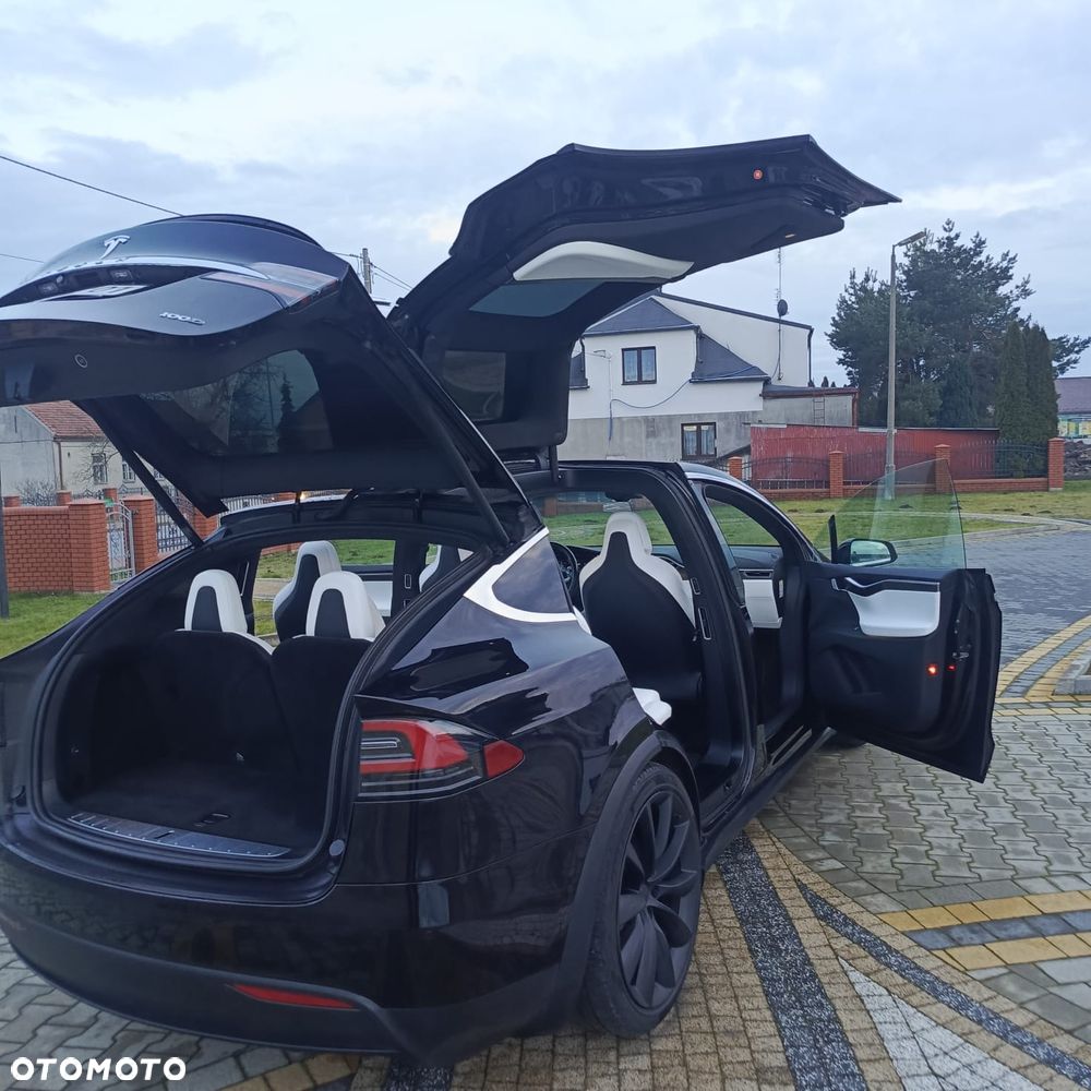 Tesla Model X - 36