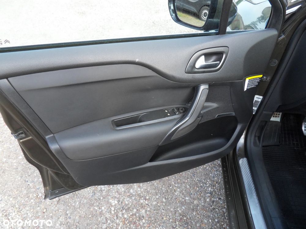 Citroën DS4 e-HDi 110 SoChic - 12