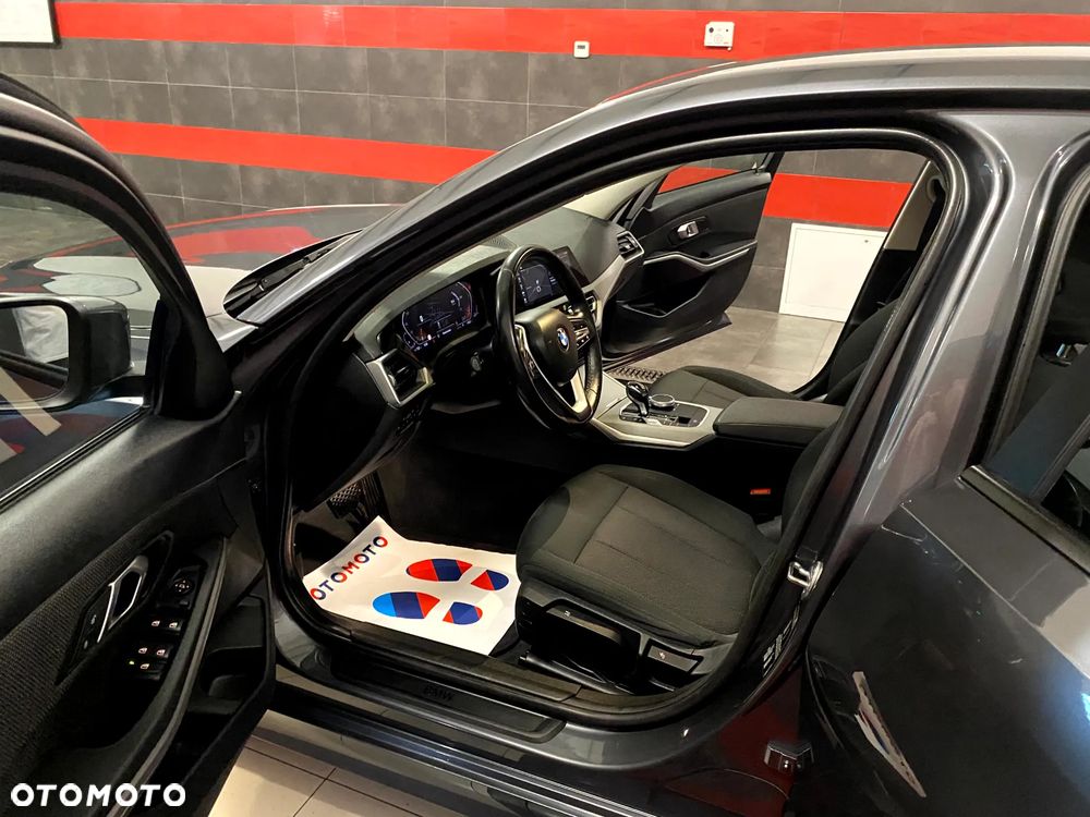 BMW Seria 3 320d Sport - 16
