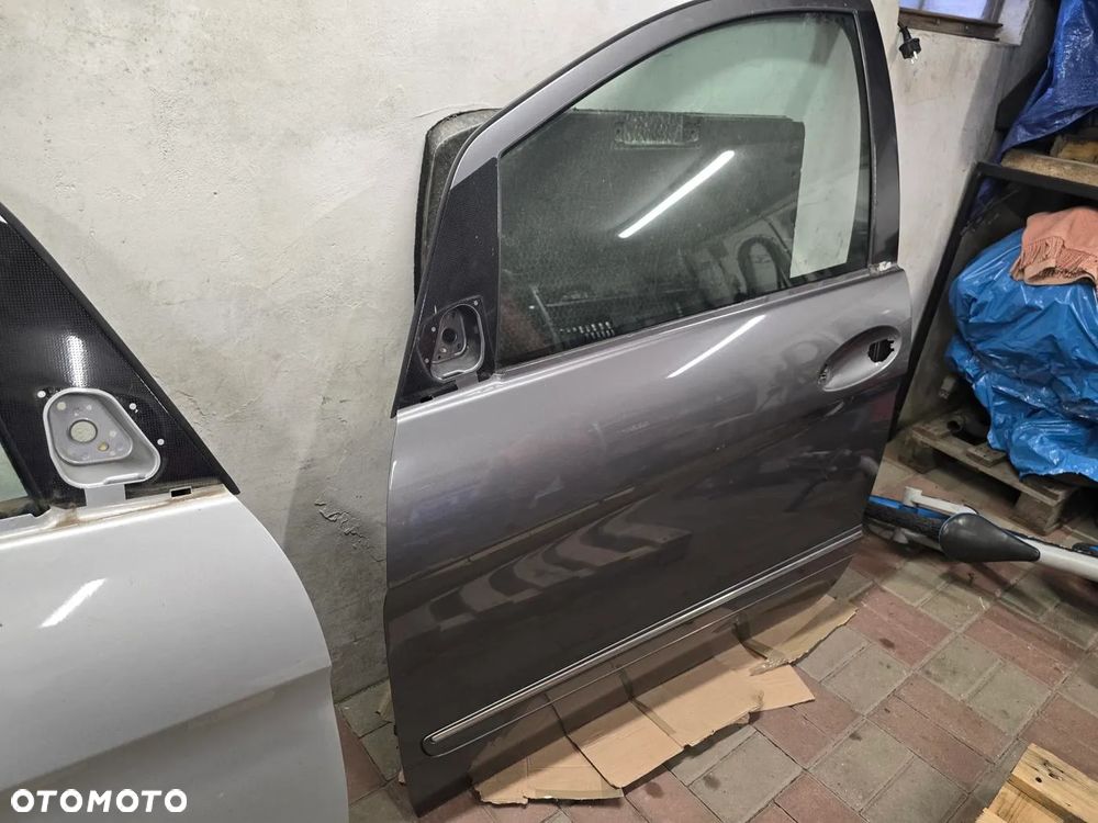 SPRZEDAM LEWE PRZENIE DRZWI MERCEDES B KLASA W245 W KOLOR 787 PO LIFCIE DO MONTAŻU W ORYGINALE - 4