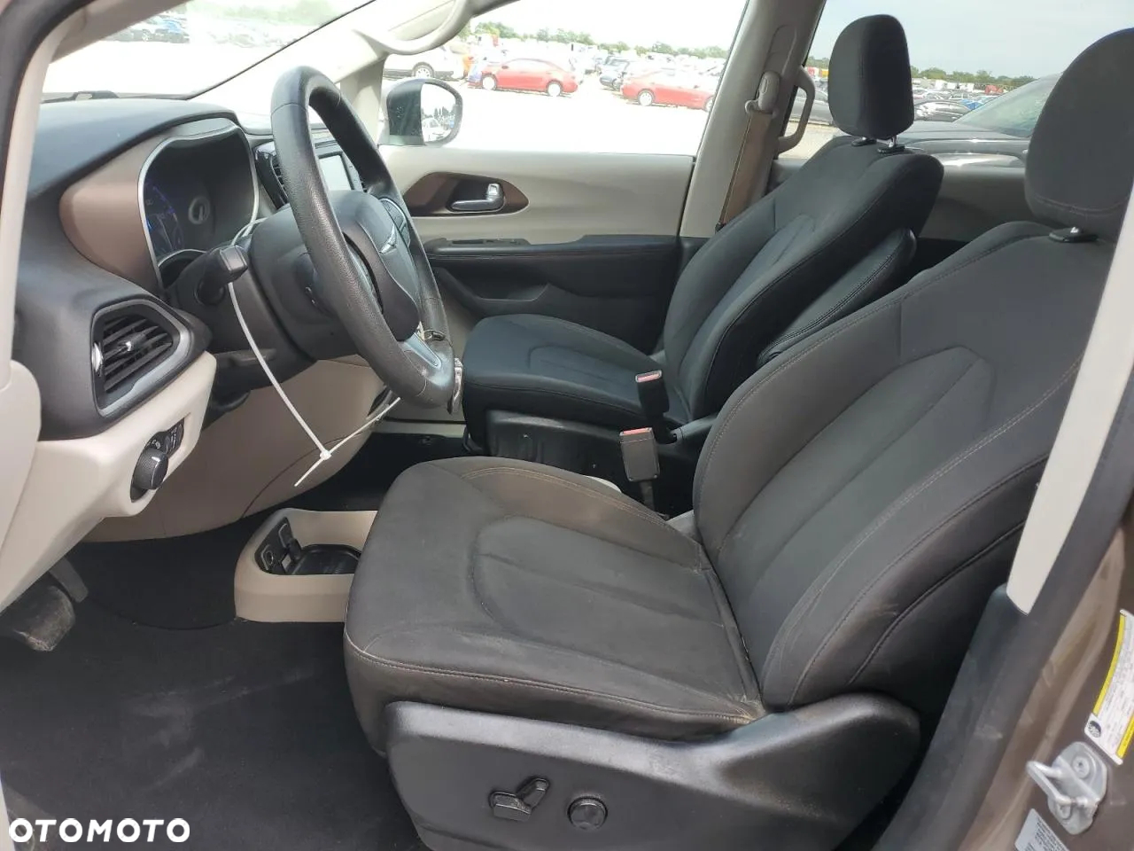 Chrysler Pacifica - 11